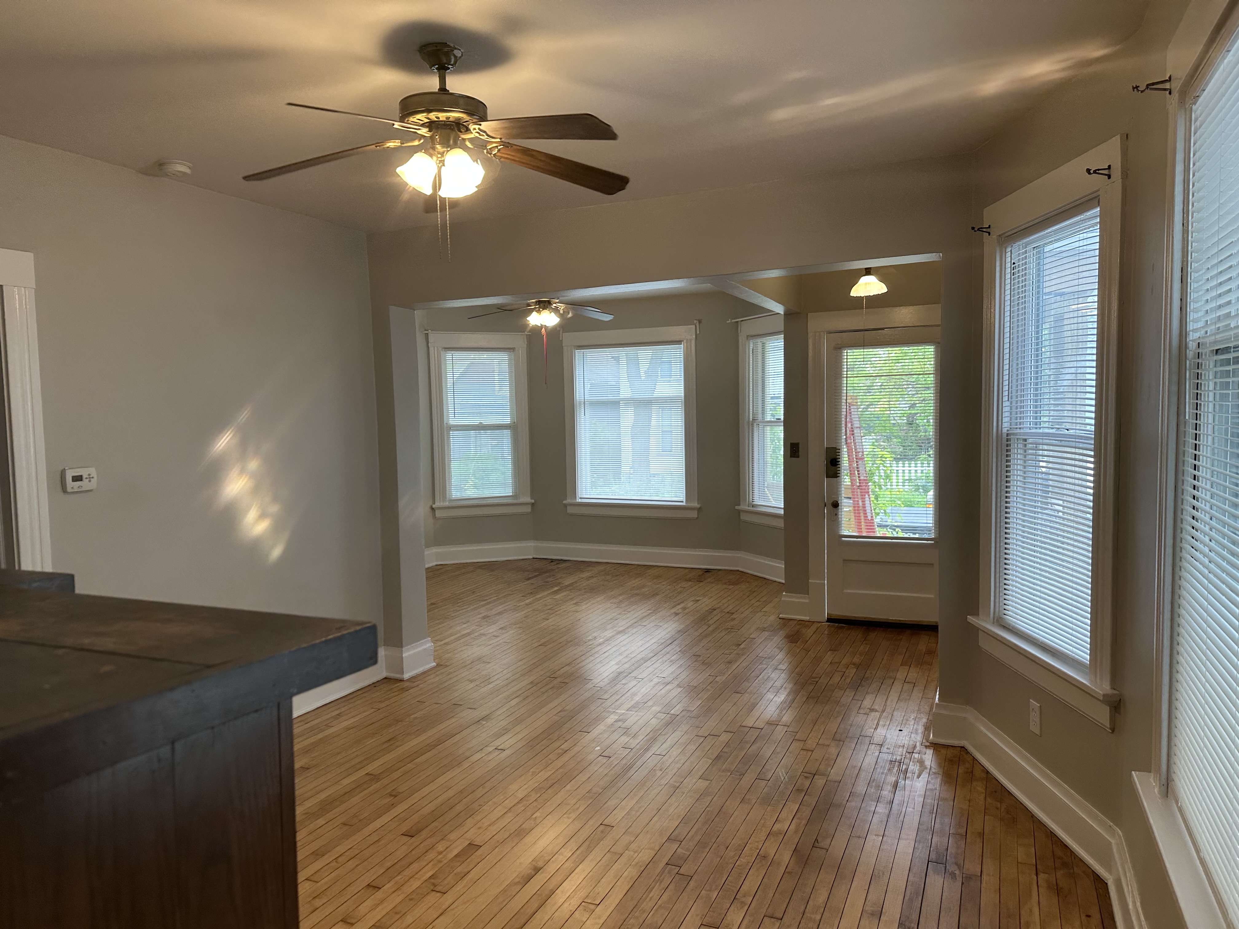 2627 S Pine Ave - Duplex - Lower Unit